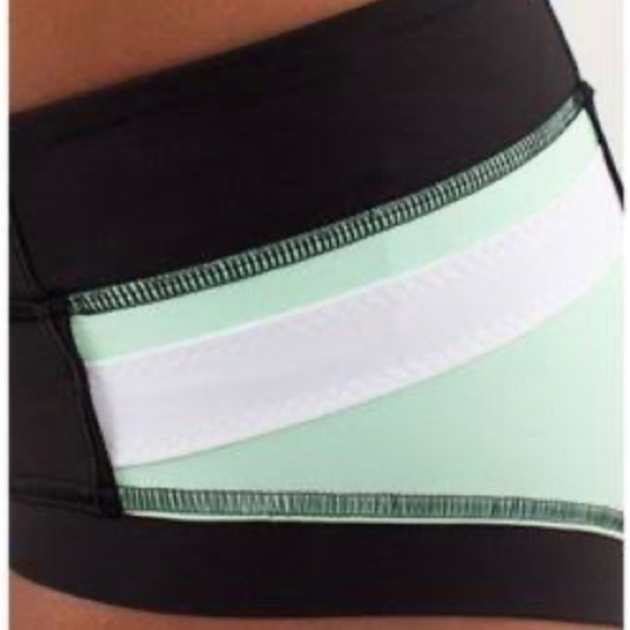 Lululemon Heat It Up Hot Yoga Shorts Bottoms 4 - Picture 5 of 12